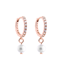 Pave Pearl Huggie Ohrringe