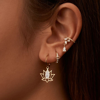 Boucles d'oreilles simples Lotus céleste plaqué or 18 carats