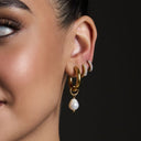 Everyday Bold Pearl Huggie Ohrringe 14K Vergoldet