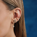 Crystal Lucky Flower Huggie Ohrringe 14K vergoldet