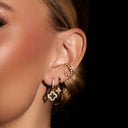 Pave Flower Huggie Ohrringe 14K Vergoldet