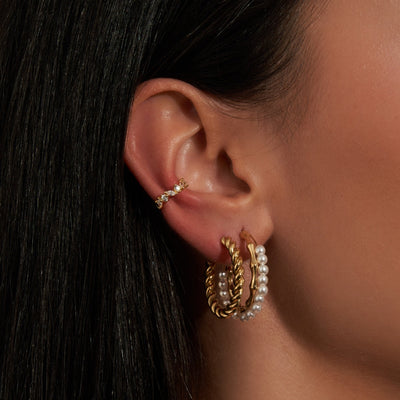 Boucles d'oreilles à tige Pearl Curve plaquées or 14 carats